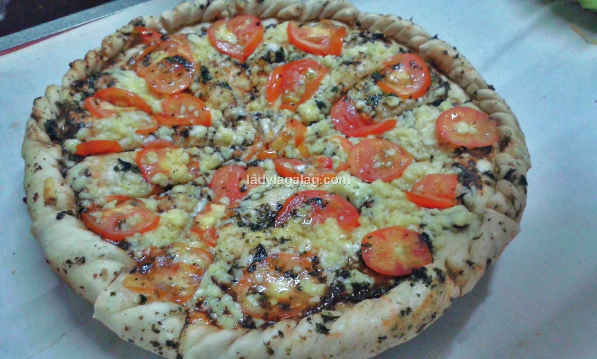 Chef Arnold’s Pizza, a pizza shop in Mandaluyong, offers fresh ingredients.