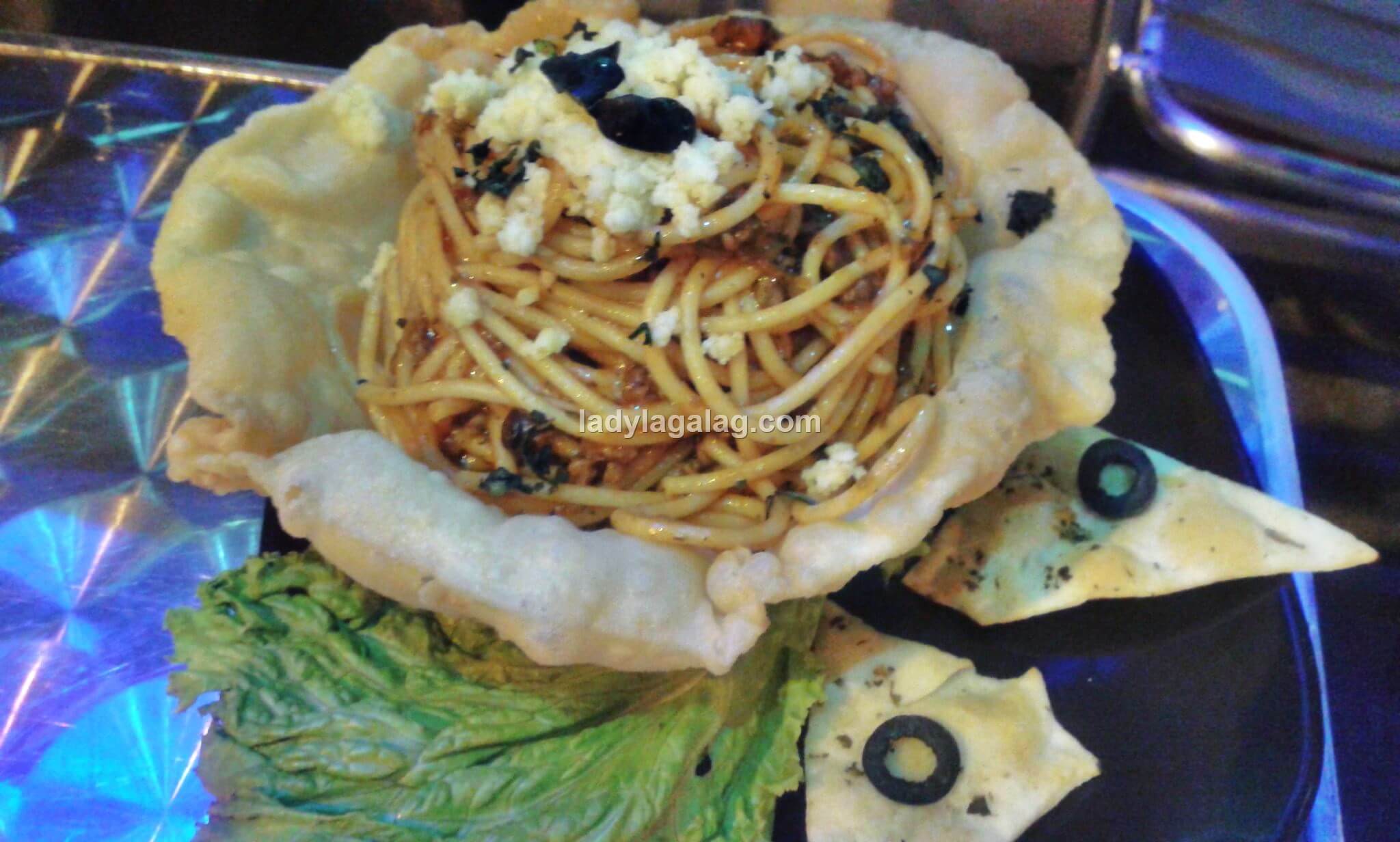 A pizza shop in Mandaluyong that has a fascinating presentation of their spaghetti dish