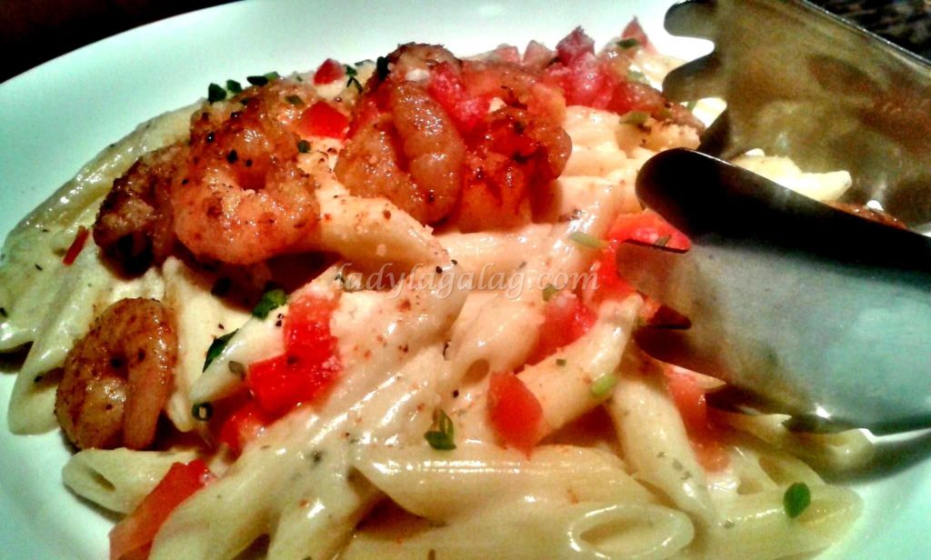 An Alfredo Pasta to complete your dining experience in restaurant in Tomas Morato!