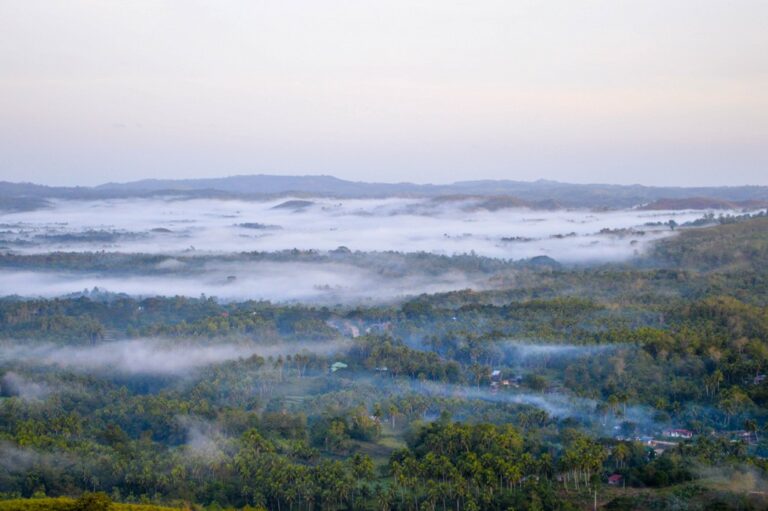 a Bohol tourist spot where the natural phenomenon of sea of clouds formation