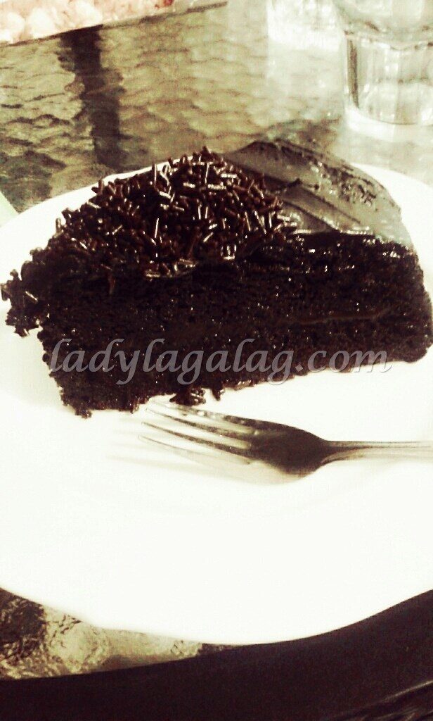 Have this dessert in MOA. A slice of Bailey’s cake in Chocolat. 