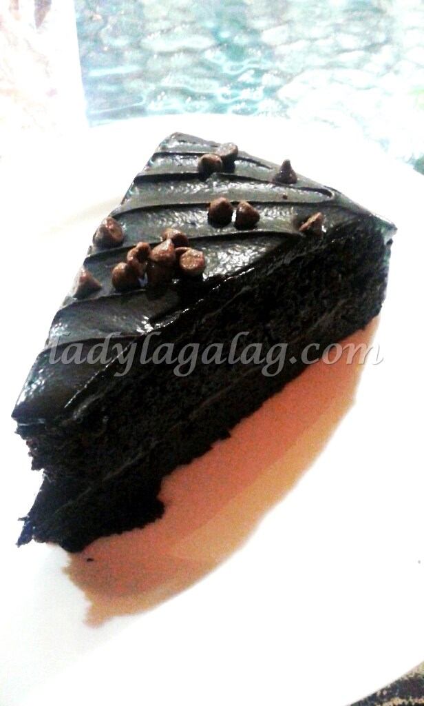 Have a kick of alcohol in your dessert in MOA by trying out Kahlua slice.
