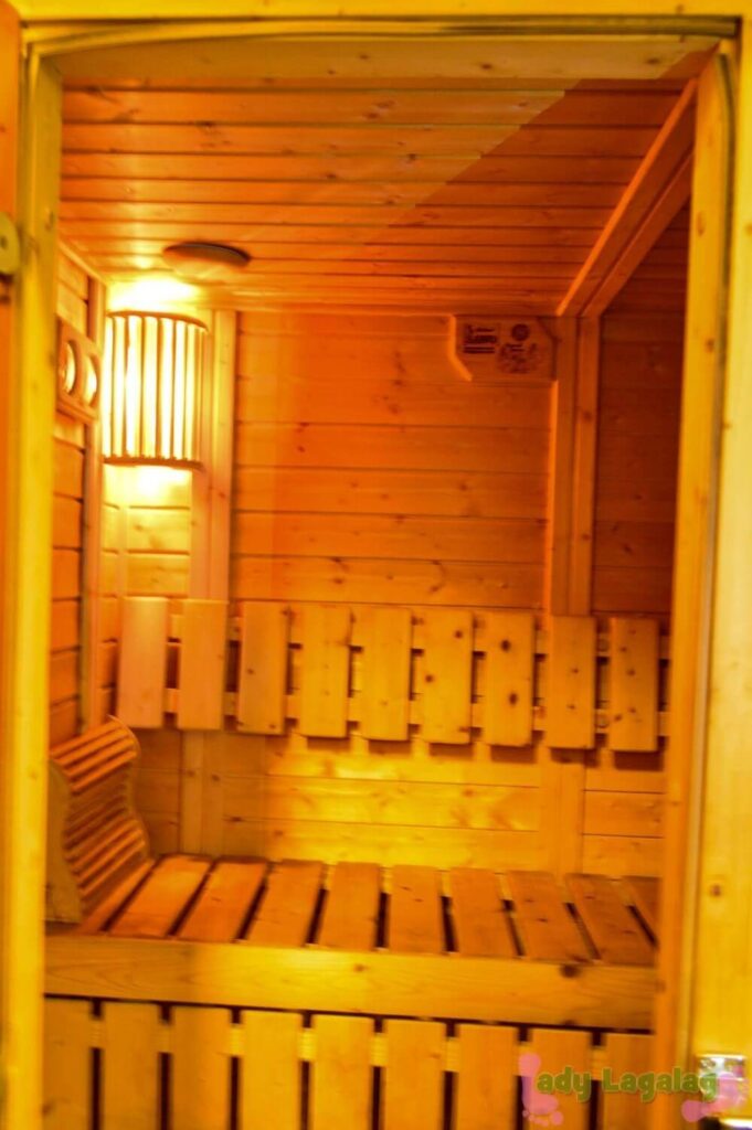 A good way to de-stress is to try this sauna at this spa in Tomas Morato