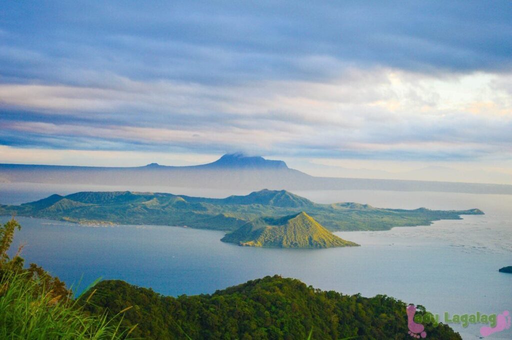 One of the best restaurants in Tagaytay to dine in is when you have a mesmerizing view of Taal Lake. 