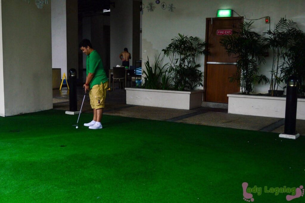 Indoor mini golf at the hotel in Ortigas