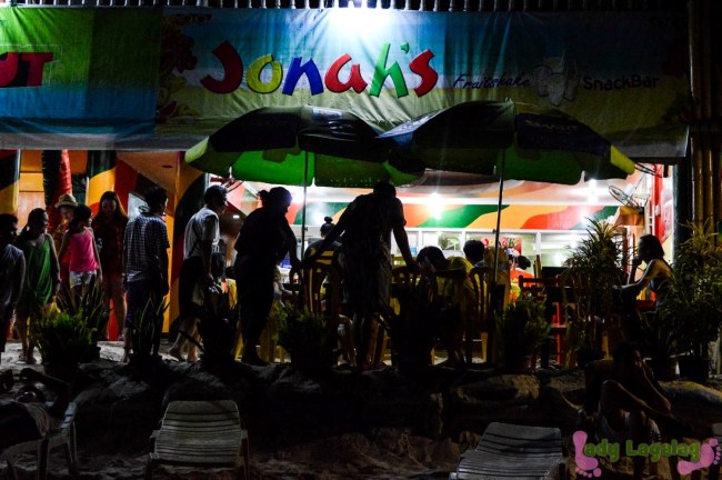 The famous go-to place in Boracay is the Jonah’s Fruitshake and Snackbar