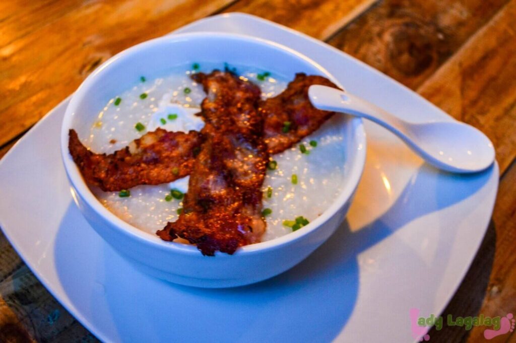 As Filipinos were greatly influenced by the Chinese cuisine, this congee from one of the restaurants in Kapitolyo has a twist with bacons trips!