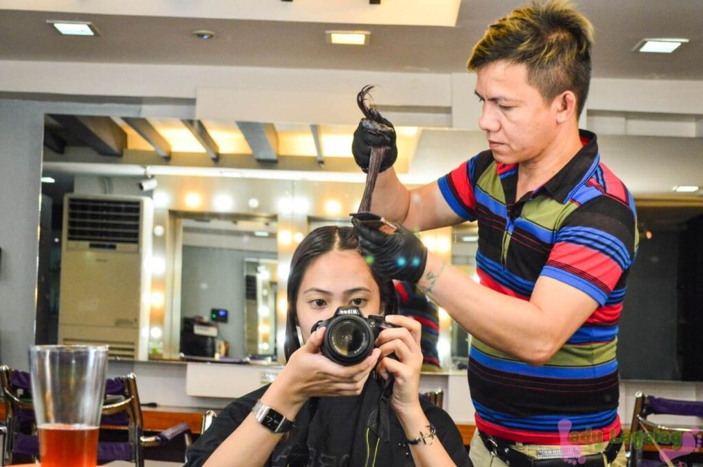 This salon in Quezon City offers hair color.