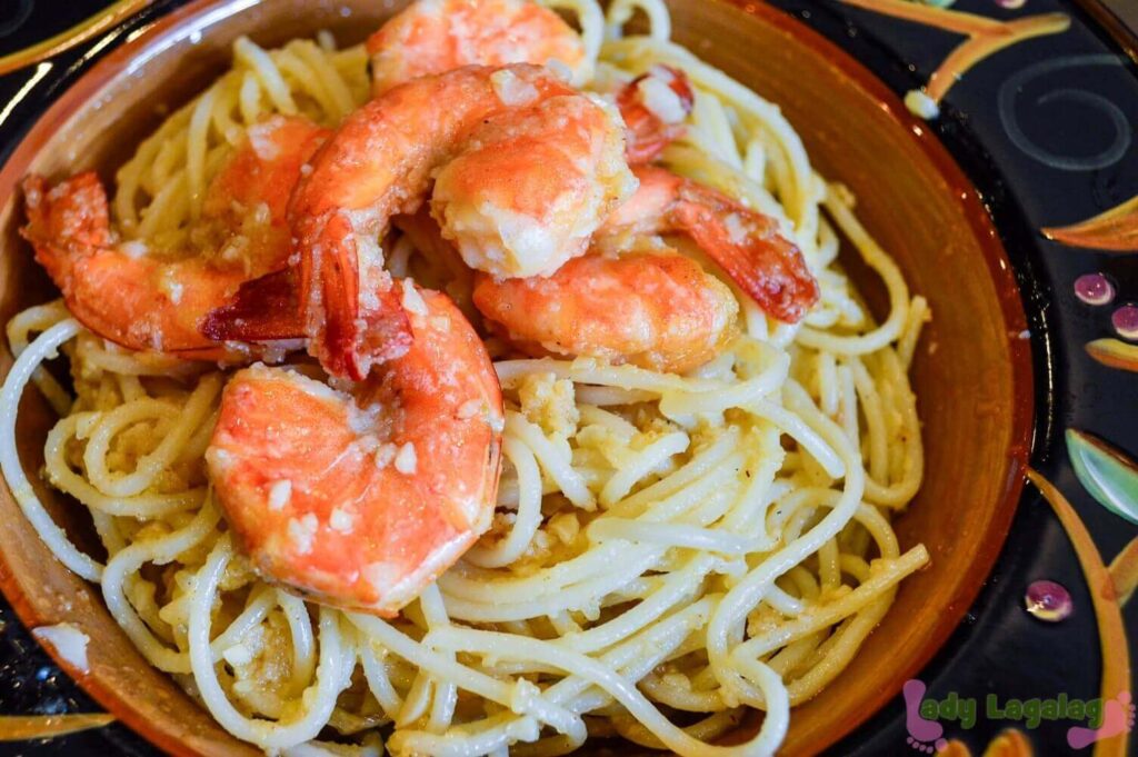 The famous pasta dish in the Philippines come with a twist with shrimp here at the restaurant in Market! Market!