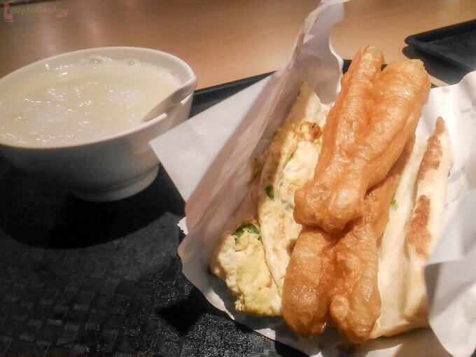 Soy milk, donut and thick bread with egg as the best breakfast food at this restaurant in Taipei