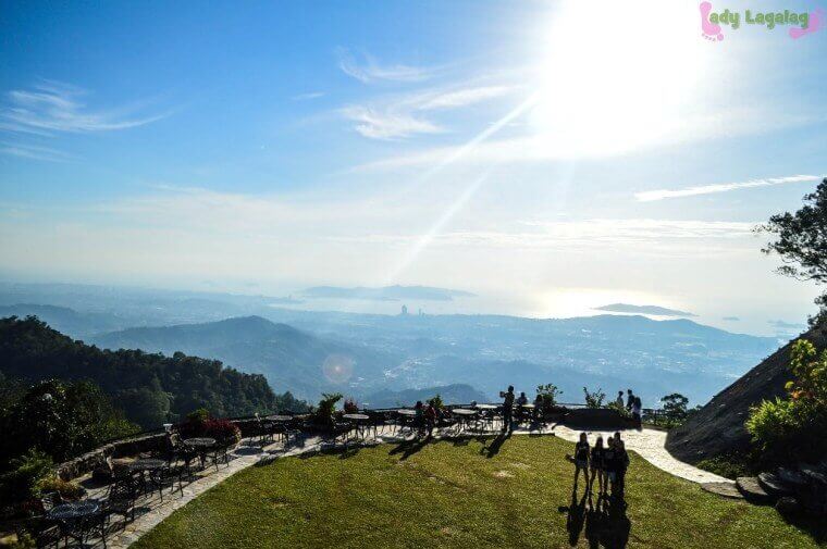 The picture could not describe how beautiful the view is in actual. This is one of the best Kota Kinabalu tourist spots!