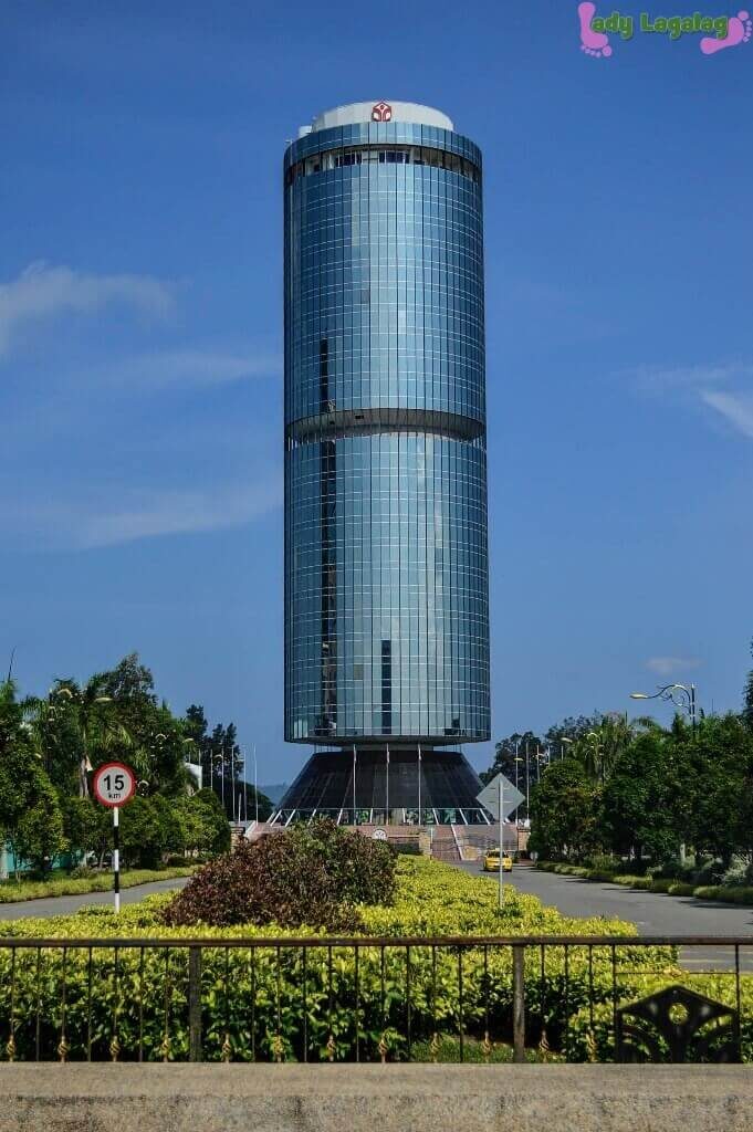 Menara Tun Mustapha is a Kota Kinabalu tourist spot that can be seen from afar. The beauty though is more astonishing when you are nearer the building.