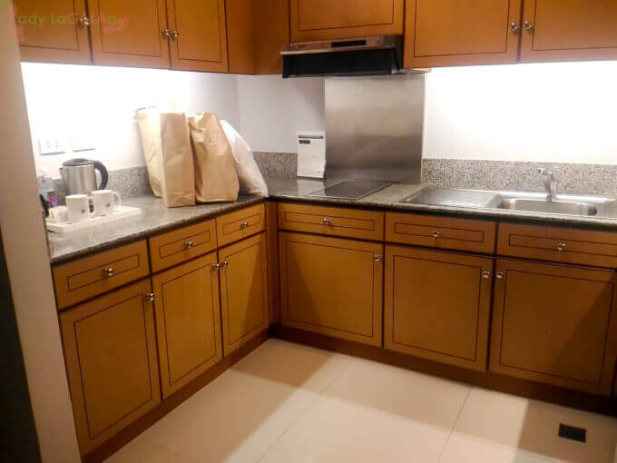 This hotel in Ortigas has a spacious kitchen area.