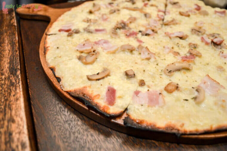 thin crust pizza that can be found at the restaurant in Ayala the 30th