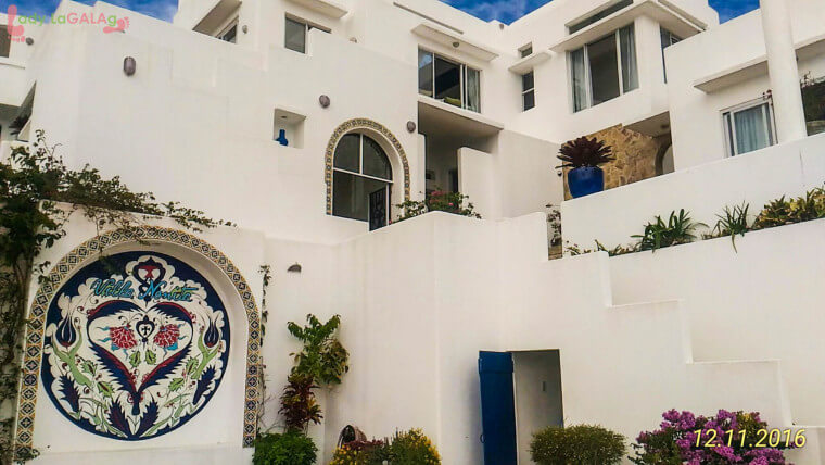 Villa Nonita is a venue in Tagaytay that is Santorini-inspired.
