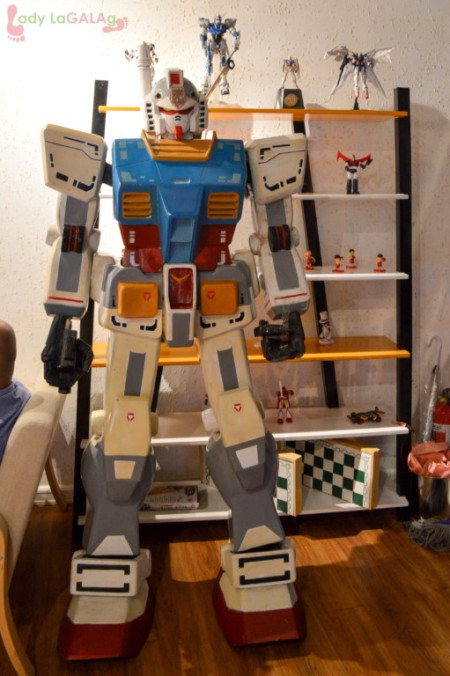 life-sized Gundam Robot in Y Cafe